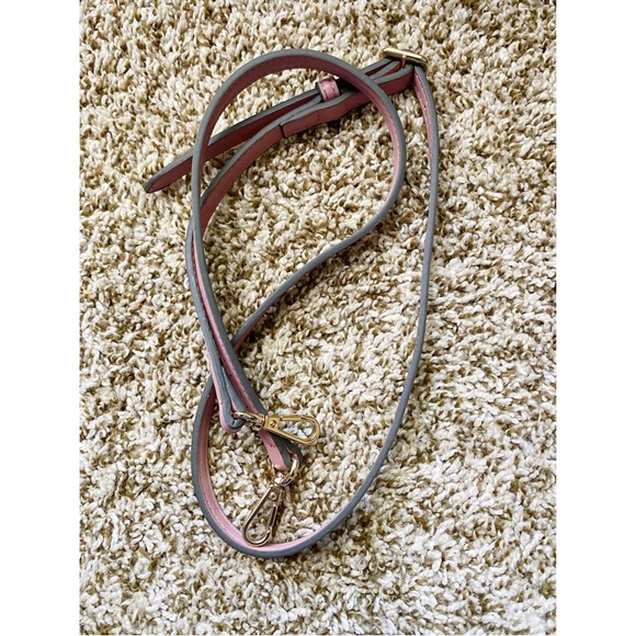 Beautiful Nine West “Dusty Orchard” Crossbody Bag. - Picture 2 of 3